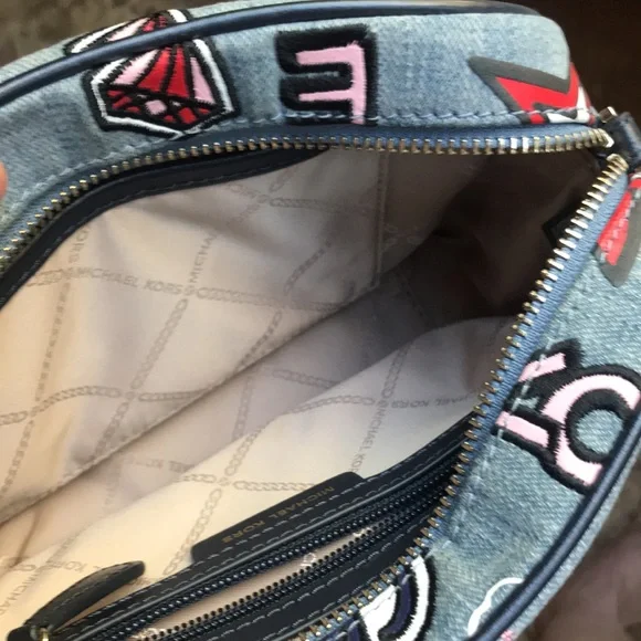 MICHAEL KORS 🔥🔥Ginny Med Embroidered Denim Crossbody - Picture 3 of 7